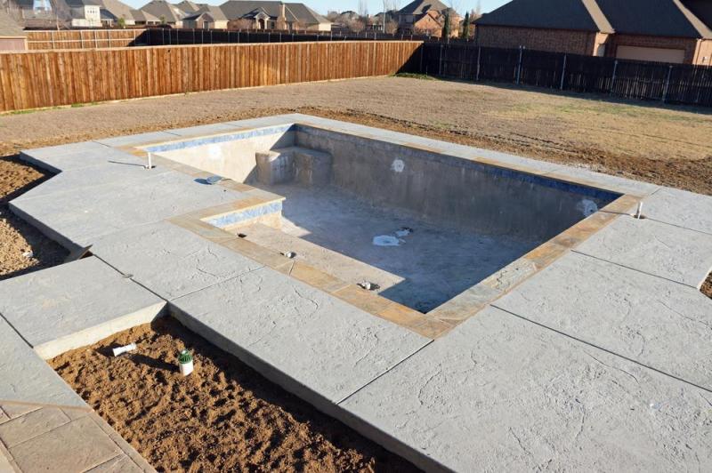 Choisir un nouveau rev&ecirc;tement de piscine change l'aspect et l'&eacute;tanch&eacute;it&eacute; du bassin